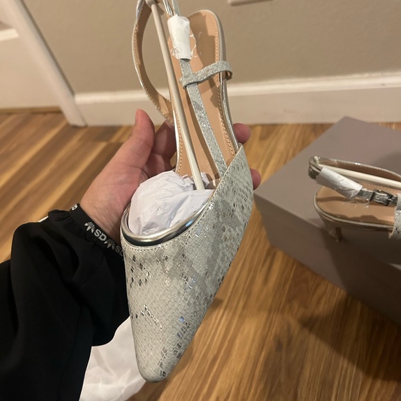 Elegant Snakeskin Slingback Heels - Picture 3 of 6